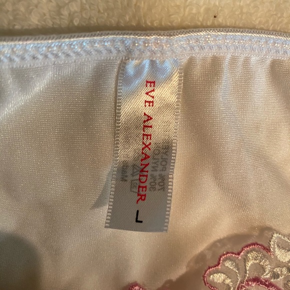 Pack of 4 womens underwear. - Picture 2 of 8